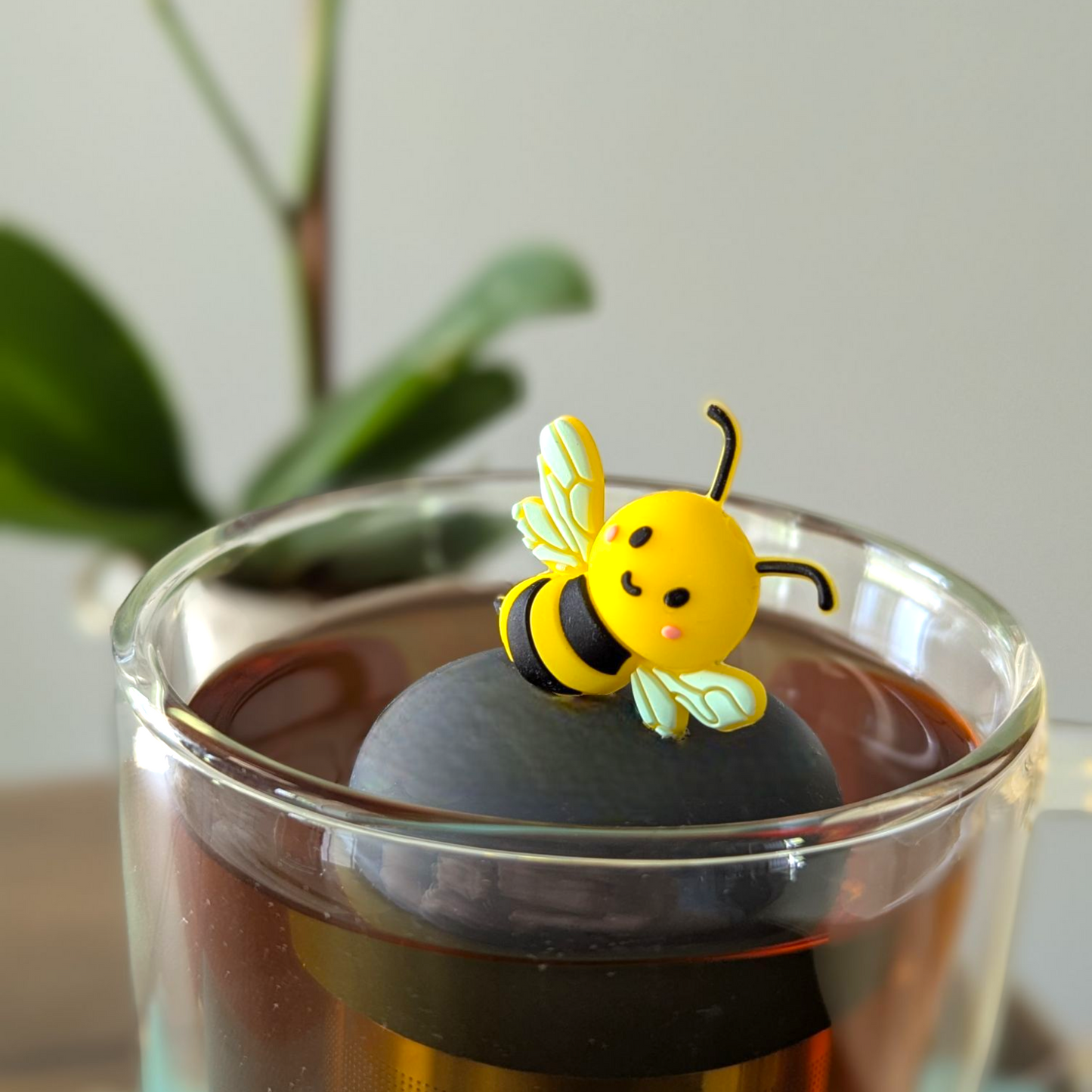 Tea Infuser - Floating Bumble Bee