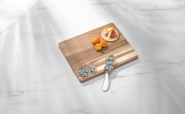 Cutting Board With Decorative Spreader
